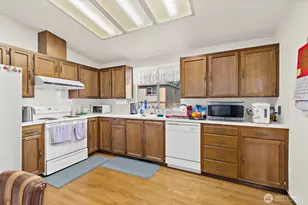 12213 Densmore Ave N, Seattle, WA 98133 - Photo 6