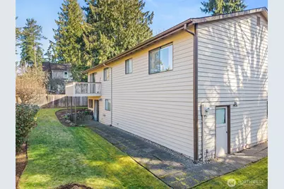 12213 Densmore Avenue N, Seattle, WA 98133 - Photo 22