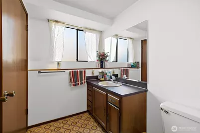 12213 Densmore Avenue N, Seattle, WA 98133 - Photo 16