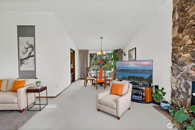 12213 Densmore Avenue N, Seattle, WA 98133 - Photo 4