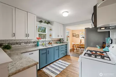 10238 7th Avenue SW, Seattle, WA 98146 - Photo 8