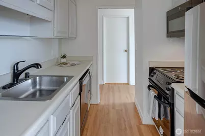 2201 3rd Avenue #803, Seattle, WA 98121 - Photo 10