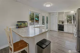 933 13th St SW, Puyallup, WA 98371 - Photo 12