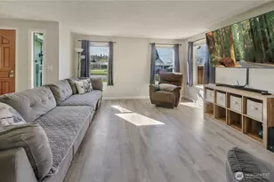 933 13th St SW, Puyallup, WA 98371 - Photo 10