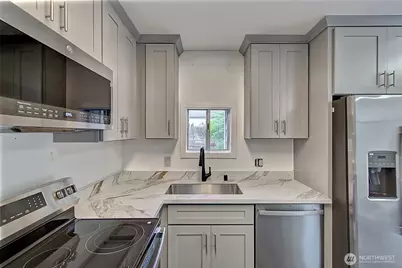 13715 45th Avenue S, Tukwila, WA 98168 - Photo 8