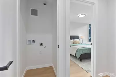 3110 Queen Anne Avenue N, Seattle, WA 98109 - Photo 4