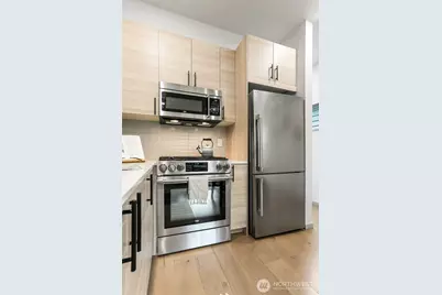 7753 26th Avenue NW #B, Seattle, WA 98117 - Photo 16
