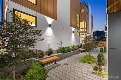 9239 B 16th Avenue SW, Seattle, WA 98106 - Photo 2