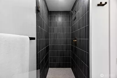 11011 Goodwin Way NE, Seattle, WA 98125 - Photo 16