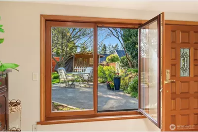 12715 Palatine Avenue N, Seattle, WA 98133 - Photo 32