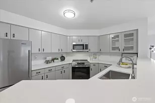 8760 Greenwood Ave N, Seattle, WA 98103 - Photo 12