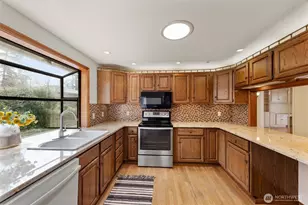 8844 SE 37th St, Mercer Island, WA 98040 - Photo 4