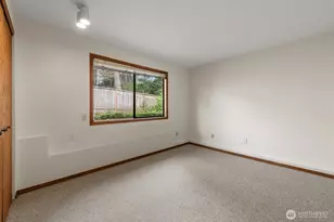 8844 SE 37th St, Mercer Island, WA 98040 - Photo 24