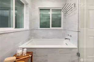 8841 SE 37th St, Mercer Island, WA 98040 - Photo 24