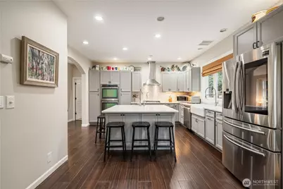 250 W St James Place, Longview, WA 98632 - Photo 8