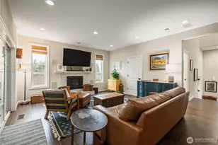 250 W St James Pl, Longview, WA 98632 - Photo 4