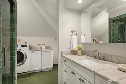 2307 Broadway E, Seattle, WA 98102 - Photo 26