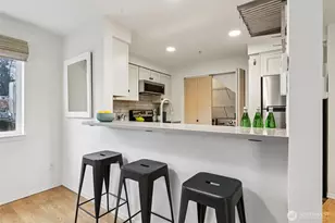 9242 Woodlawn Ave N, Seattle, WA 98103 - Photo 10