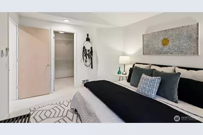 9242 Woodlawn Avenue N #B, Seattle, WA 98103 - Photo 18