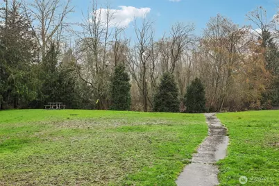 9242 Woodlawn Avenue N #B, Seattle, WA 98103 - Photo 30