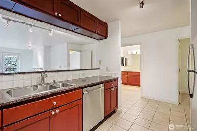 701 1st Avenue N #204, Seattle, WA 98109 - Photo 16