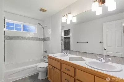 910 N 74th Street, Seattle, WA 98103 - Photo 18