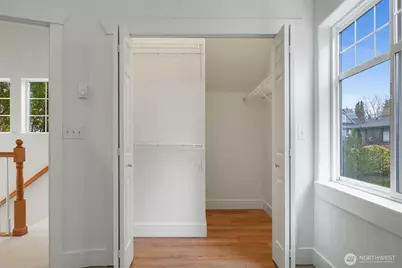 910 N 74th Street, Seattle, WA 98103 - Photo 20