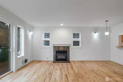 910 N 74th Street, Seattle, WA 98103 - Photo 10