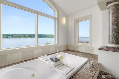 15517 Lake Shore Boulevard NE, Lake Forest Park, WA 98155 - Photo 18