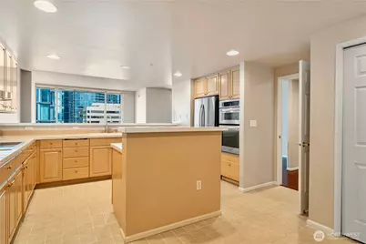 177 107th Avenue NE #1501, Bellevue, WA 98004 - Photo 12