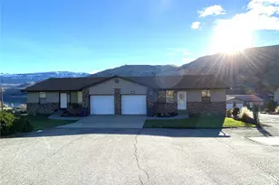 986 Highline Dr, East Wenatchee, WA 98802 - Photo 2