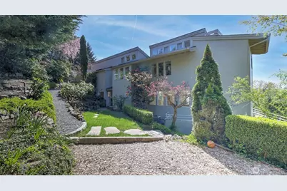 8158 W Mercer Way, Mercer Island, WA 98040 - Photo 32