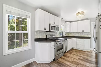 16714 SE Newport Way, Bellevue, WA 98006 - Photo 8