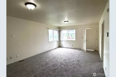 302 Crawford, Kelso, WA 98626 - Photo 2