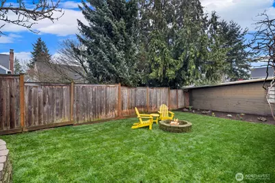7038 Cleopatra Place NW, Seattle, WA 98117 - Photo 30