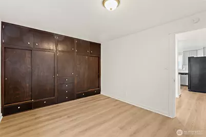 2410 37th Avenue SW #Upper, Seattle, WA 98126 - Photo 12