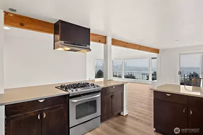 2410 37th Avenue SW #Upper, Seattle, WA 98126 - Photo 6