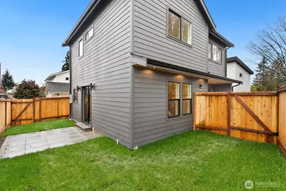 7340 B 40th Avenue NE, Seattle, WA 98115 - Photo 2