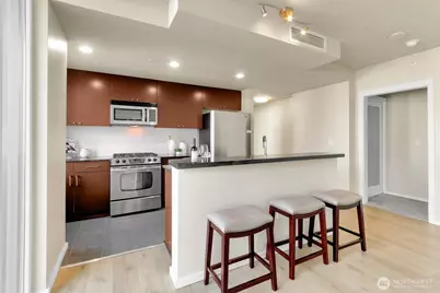 76 Cedar Street #808, Seattle, WA 98121 - Photo 8