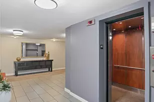 1250 Taylor Ave N, Seattle, WA 98109 - Photo 2