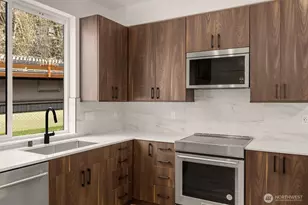 914 B 15th Ave, Seattle, WA 98122 - Photo 4