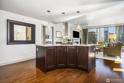 10650 NE 9th Place #1122, Bellevue, WA 98004 - Photo 4