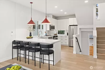 14308 Roslyn Place N #B, Seattle, WA 98133 - Photo 4