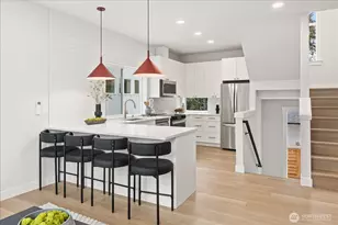 14308 Roslyn Pl N, Seattle, WA 98133 - Photo 4