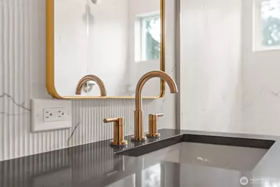 14308 Roslyn Place N #B, Seattle, WA 98133 - Photo 12