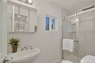 12625 SE 42nd St, Bellevue, WA 98006 - Photo 18