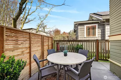 4223 Interlake Avenue N, Seattle, WA 98103 - Photo 36