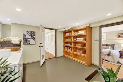 4223 Interlake Avenue N, Seattle, WA 98103 - Photo 24