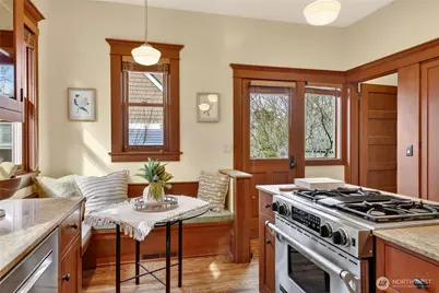 4223 Interlake Avenue N, Seattle, WA 98103 - Photo 16