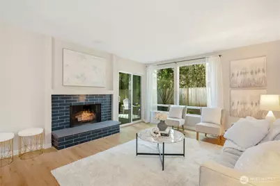 19123 Ballinger Way NE #102, Lake Forest Park, WA 98155 - Photo 2